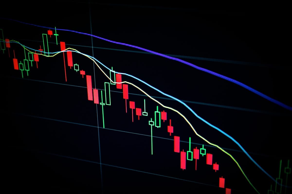 Crypto Market Bleeds Red: Bitcoin Falls Below $93K as Rally Fizzles Out